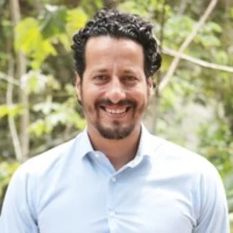 Ricardo Valencia Ramírez Consultor en Economía Circular y Gestión de Datos Economista Universidad Javeriana Bogotá, D.C Colombia